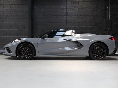 Used 2024 Chevrolet Corvette Stingray Premium Conv w/ Z51 Performance Package RWD image 3