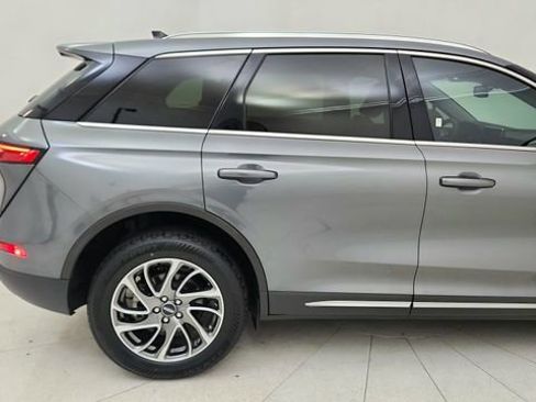 Used 2022 Lincoln Corsair FWD image 12
