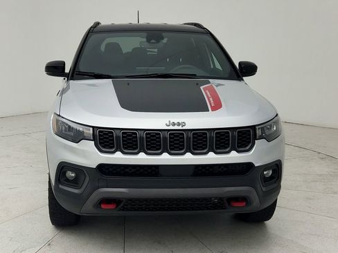 Used 2025 Jeep Compass Trailhawk image 2