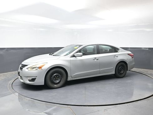 Used 2014 Nissan Altima 2.5 S w/ Display Audio Package FWD image 7