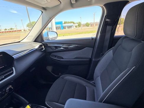 Used 2024 Chevrolet TrailBlazer LT w/ LT Cold Weather Package FWD image 25