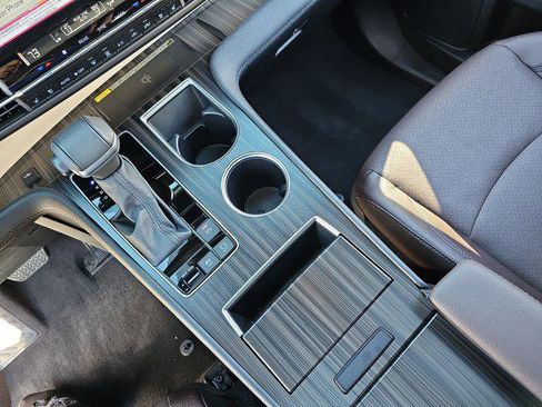 Used 2024 Toyota Sienna Platinum image 26