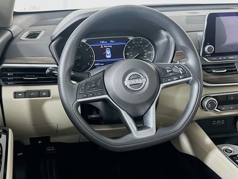 Used 2023 Nissan Altima 2.5 SV FWD image 18
