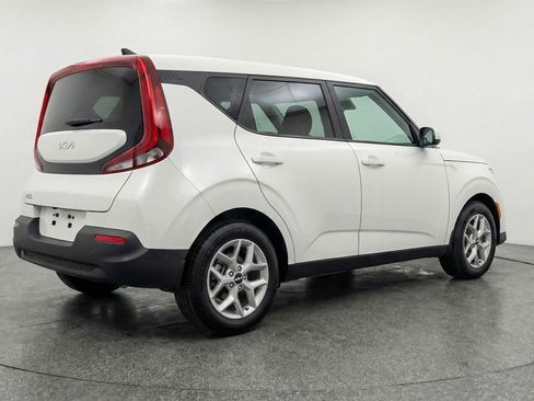 Used 2025 Kia Soul LX w/ LX Technology Package FWD image 9