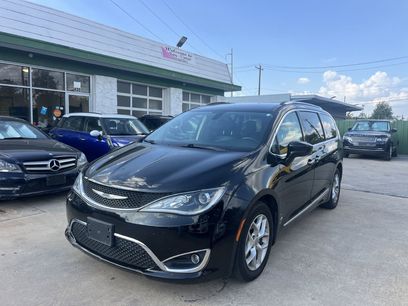 Used 2017 Chrysler Pacifica Touring-L Plus w/ Tire & Wheel Group