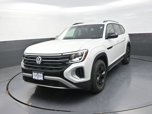 New 2026 Volkswagen Atlas Peak Edition AWD/4WD image 4