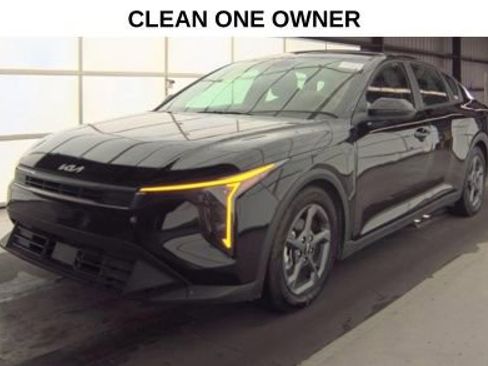 Used 2025 Kia K4 LXS image 1