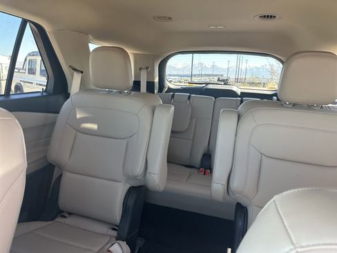 Used 2021 Ford Explorer XLT w/ Equipment Group 202A image 17