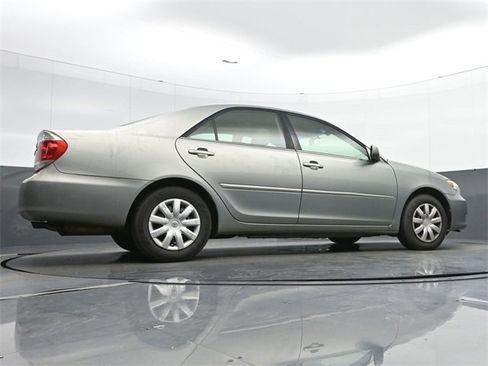 Used 2005 Toyota Camry LE image 12
