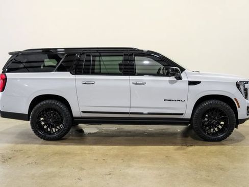 Used 2026 GMC Yukon XL Denali Ultimate AWD/4WD image 12