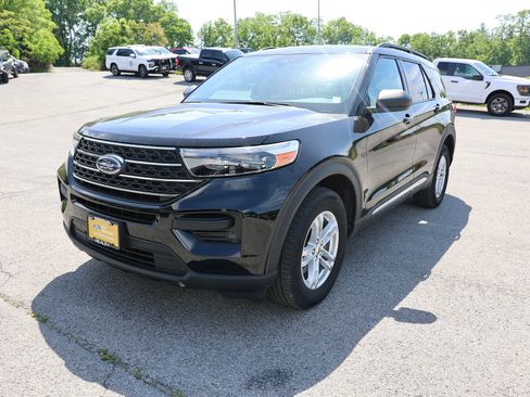 Certified 2023 Ford Explorer XLT w/ Class IV Trailer Tow Package AWD/4WD image 3