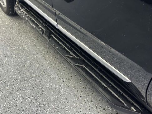 Used 2024 GMC Yukon Denali w/ Advanced Technology Package image 11