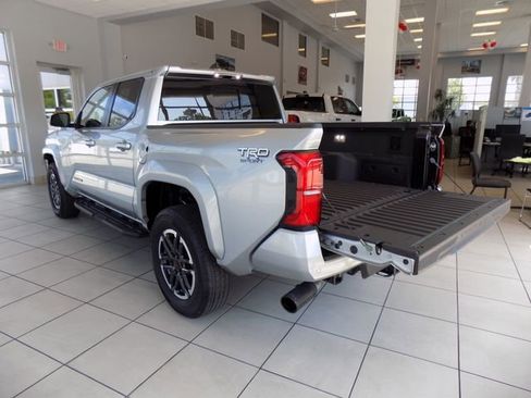 Used 2024 Toyota Tacoma TRD Sport w/ TRD Sport Upgrade Package RWD image 9