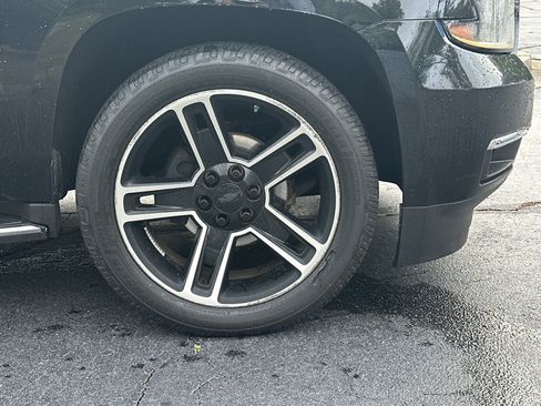 Used 2020 Chevrolet Suburban Premier AWD/4WD image 9