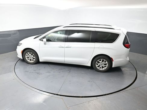 Used 2022 Chrysler Pacifica Touring-L FWD image 16