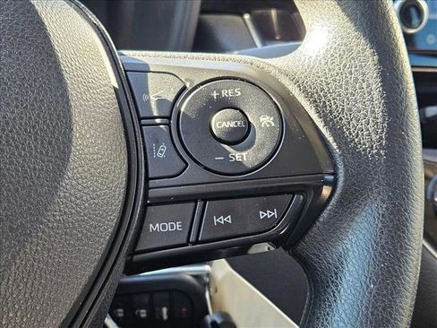 Used 2021 Toyota Corolla LE image 12