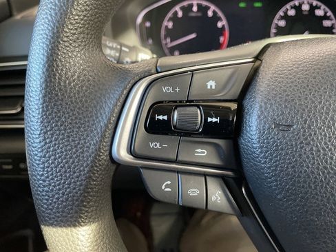 Used 2018 Honda Accord EX image 17