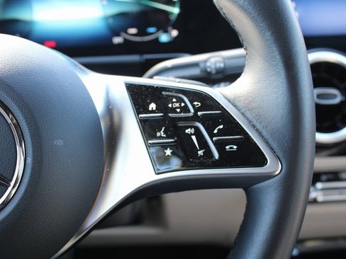 Used 2025 Mercedes-Benz GLA 250 4MATIC image 11