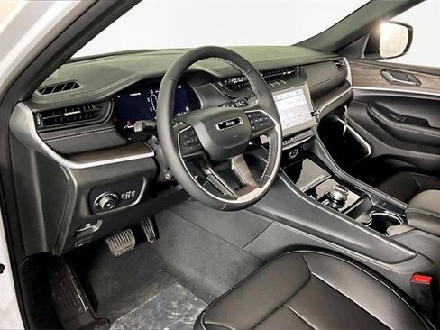 New 2026 Jeep Grand Cherokee L Limited w/ Luxury Tech Group II image 8