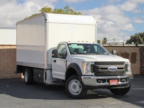 Used 2017 Ford F550 2WD Regular Cab Super Duty image 2