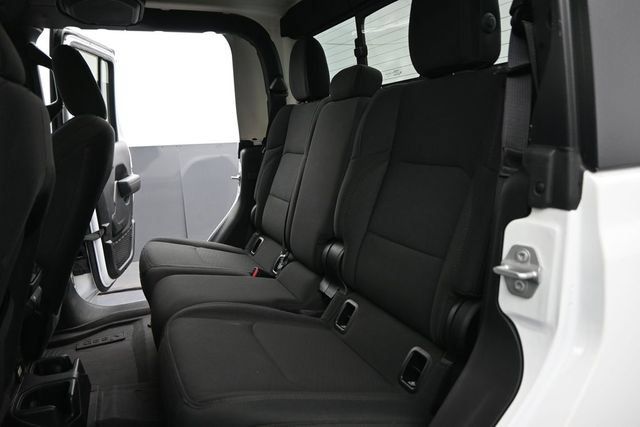 Used 2022 Jeep Gladiator Sport AWD/4WD image 15