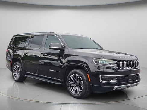 Used 2024 Jeep Wagoneer L Series II w/ Flexible Seating Group AWD/4WD image 9