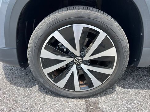 Certified 2023 Volkswagen Taos SE FWD image 9