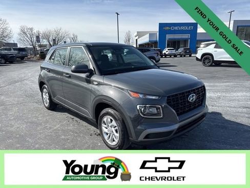 Used 2025 Hyundai Venue SE image 1