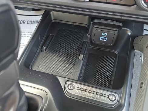 New 2025 Ford Bronco Badlands image 34