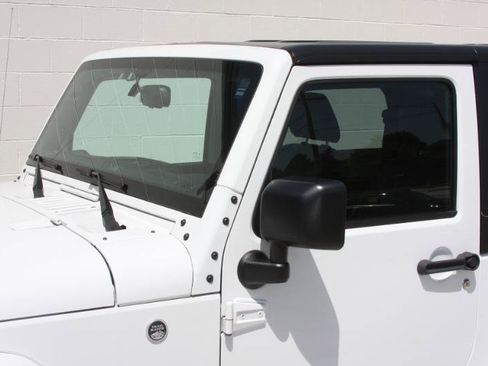 Used 2016 Jeep Wrangler Sahara w/ Dual Top Group AWD/4WD image 19