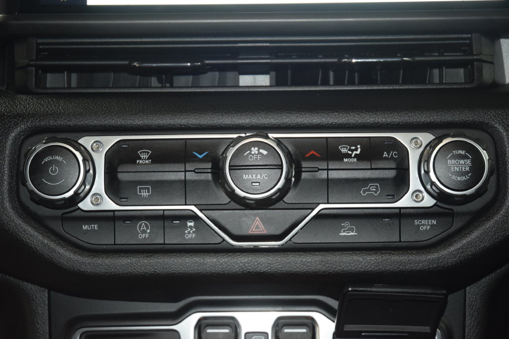 Used 2024 Jeep Wrangler Unlimited Sport AWD/4WD image 29