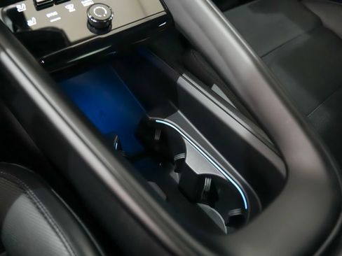 Certified 2025 Porsche Macan Electric RWD image 33