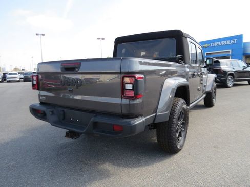 Used 2024 Jeep Gladiator Sport image 9