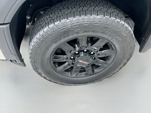 Used 2026 GMC Sierra 2500 AT4 w/ AT4 Premium Plus Package AWD/4WD image 33