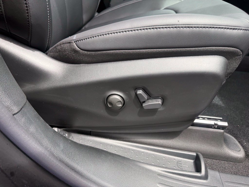 New 2027 Chrysler Pacifica Select w/ Family Tech Group FWD image 51