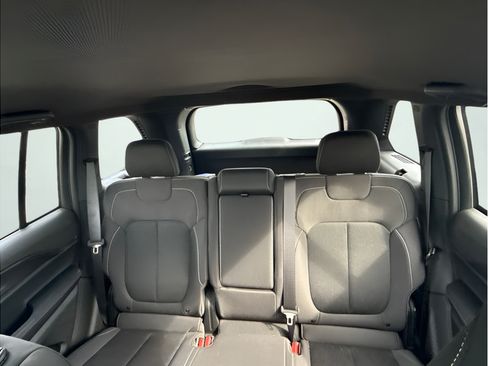 Used 2025 Jeep Grand Cherokee Laredo AWD/4WD image 11