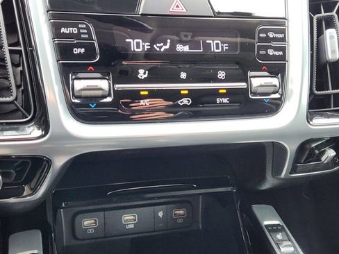 Certified 2023 Kia Sorento SX Prestige image 19