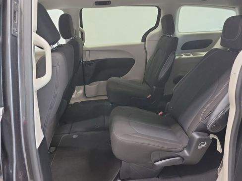 Used 2023 Chrysler Voyager LX image 28