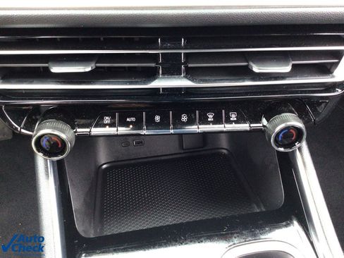 Used 2024 Chevrolet Traverse LS image 29