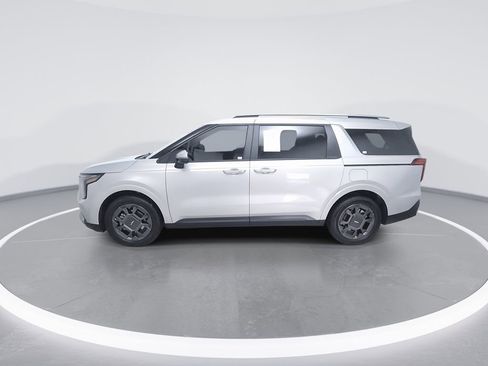 Used 2025 Kia Carnival EX image 4