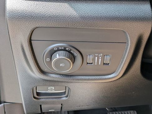 Used 2023 Jeep Grand Cherokee Limited w/ Luxury Tech Group II AWD/4WD image 15
