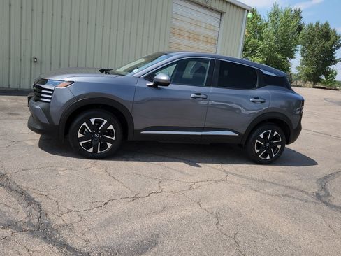Used 2025 Nissan Kicks SV AWD/4WD image 4