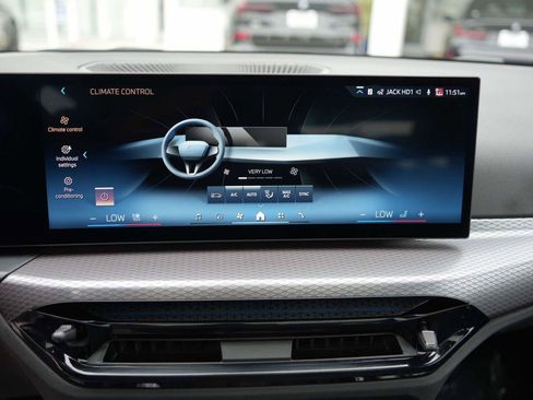 Used 2025 BMW 330i Sedan w/ M Sport Package RWD image 19