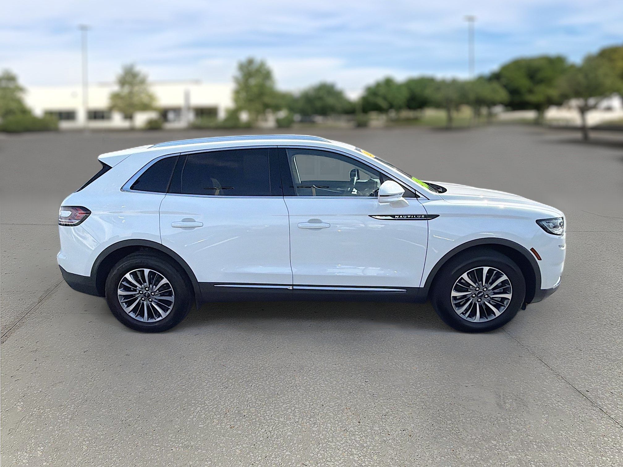 Used 2023 Lincoln Nautilus FWD w/ Premium Package image 8