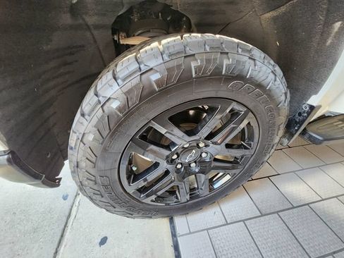 Used 2022 Chevrolet Silverado 1500 LT Trail Boss w/ LT Trail Boss Premium Package AWD/4WD image 9