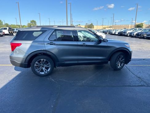 Used 2023 Ford Explorer XLT w/ Equipment Group 202A AWD/4WD image 4