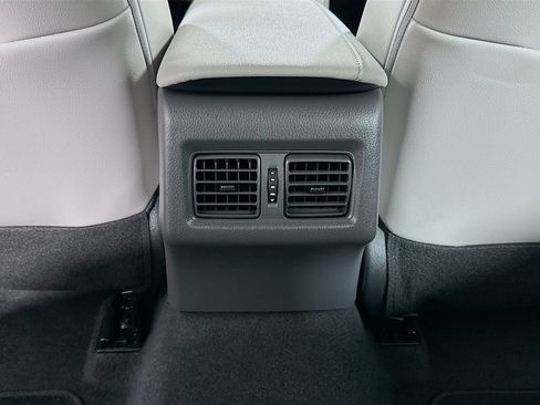 Used 2022 Toyota Camry XLE FWD image 24