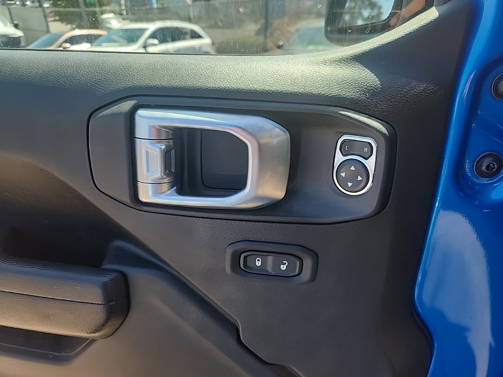Used 2024 Jeep Wrangler Unlimited AWD/4WD image 25