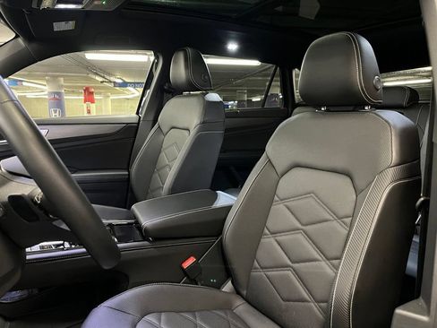 Used 2024 Volkswagen Atlas Cross Sport SE w/ Panoramic Sunroof Package AWD/4WD image 21