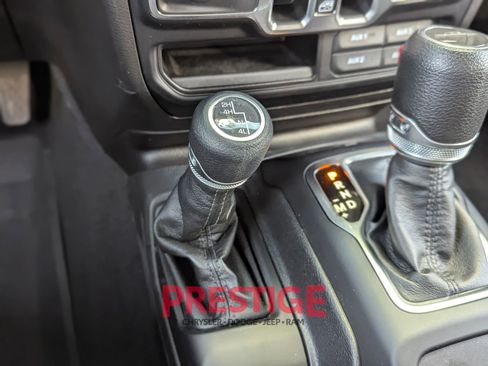 Used 2023 Jeep Gladiator Sport AWD/4WD image 30